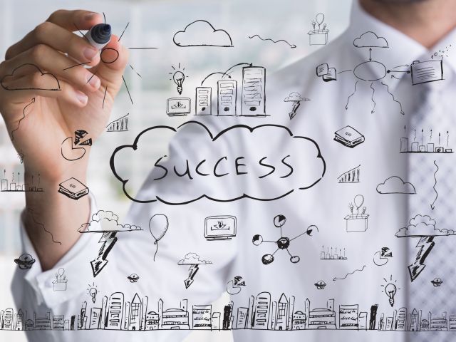 businessman-drawing-keys-success